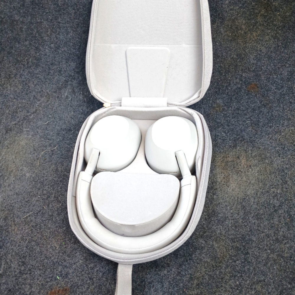 Sony noise canceling headphones